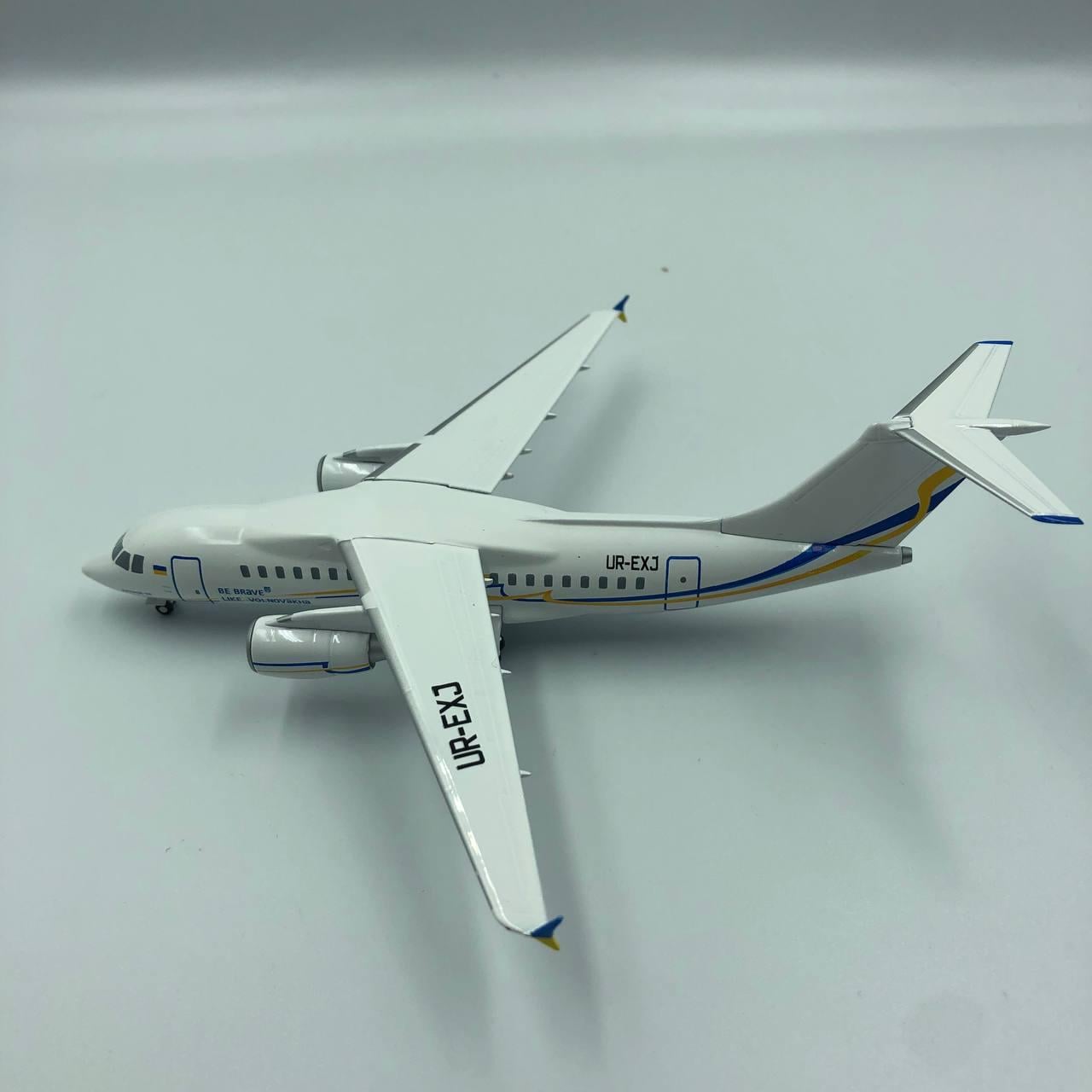 Модель літака Антонов Ан-158 "Be Brave Like Volnovakha" UR-EXJ 1:200 (205083)
