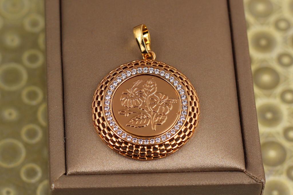 Кулон Xuping Jewelry Панно 2,8 см Золотой (30827487)