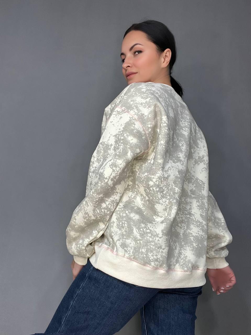 Свитшот женский JOY ONE 1732 DONELES удлиненный вареный тай-дай OS Молочный (3302) - фото 6 Свитшот женский JOY ONE 1732 DONELES удлиненный вареный тай-дай OS Молочный (3302) - фото 6