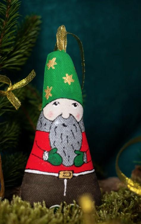 Сувенир Гном в зеленой шапке со звездочками текстильный ванильный ароматизированный ручной работы