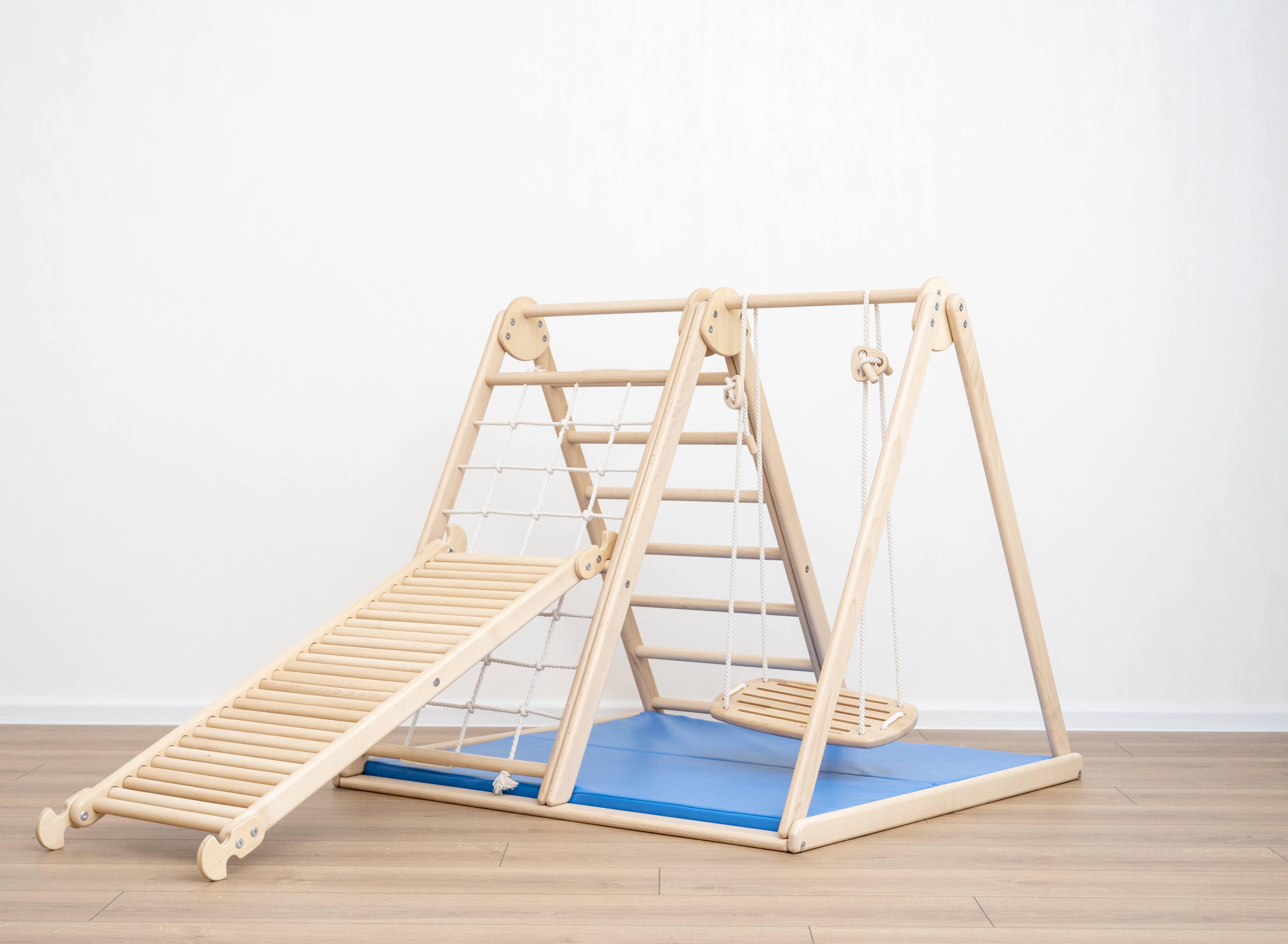 Комплекс трикутний Woodandhearts малий з масажною гіркою/гойдалкою та двостороннім матом Натуральне дерево (AANM001)