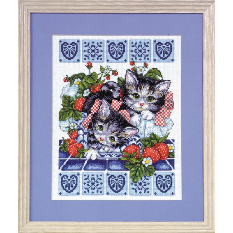 Набор для вышивания крестиком Design Works 9859 Strawberry Kittens (4482) Набор для вышивания крестиком Design Works 9859 Strawberry Kittens (4482)
