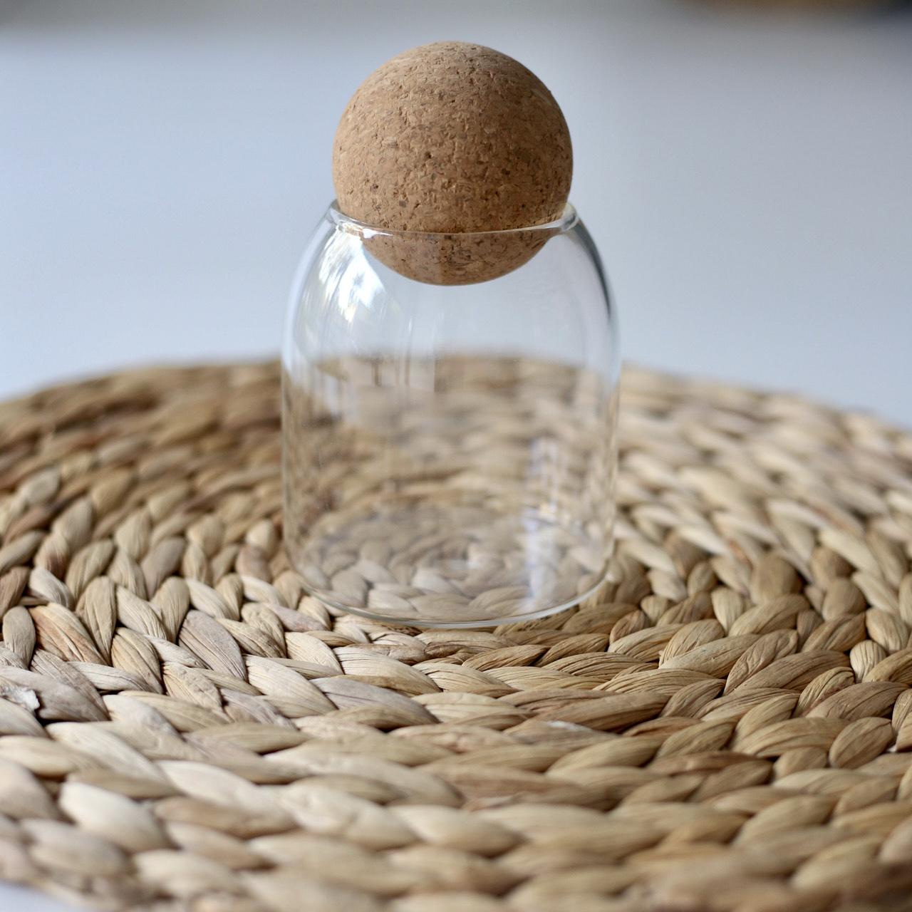 Набор стеклянных емкостей с пробковой крышкой-шаром 3 шт. - фото 6 Набор стеклянных емкостей с пробковой крышкой-шаром 3 шт. - фото 6