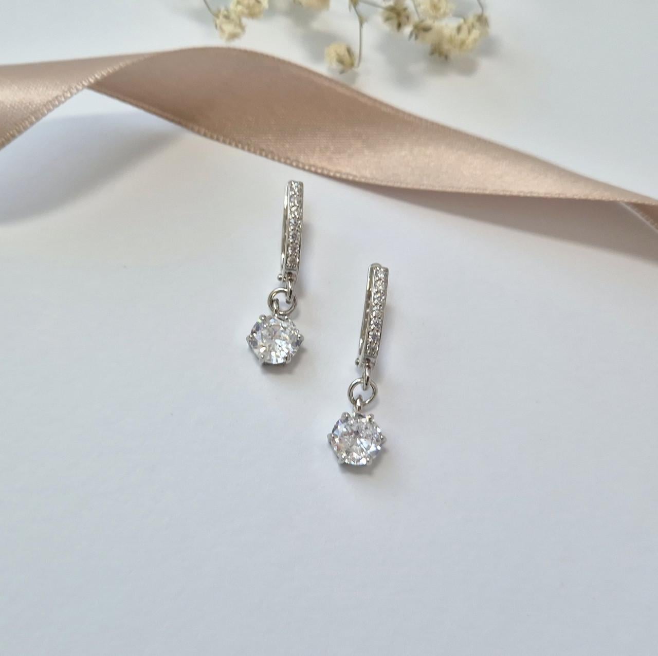 Серьги с подвеской с белыми камнями серебро 925 пробы родированное 3,45 г (72258б)