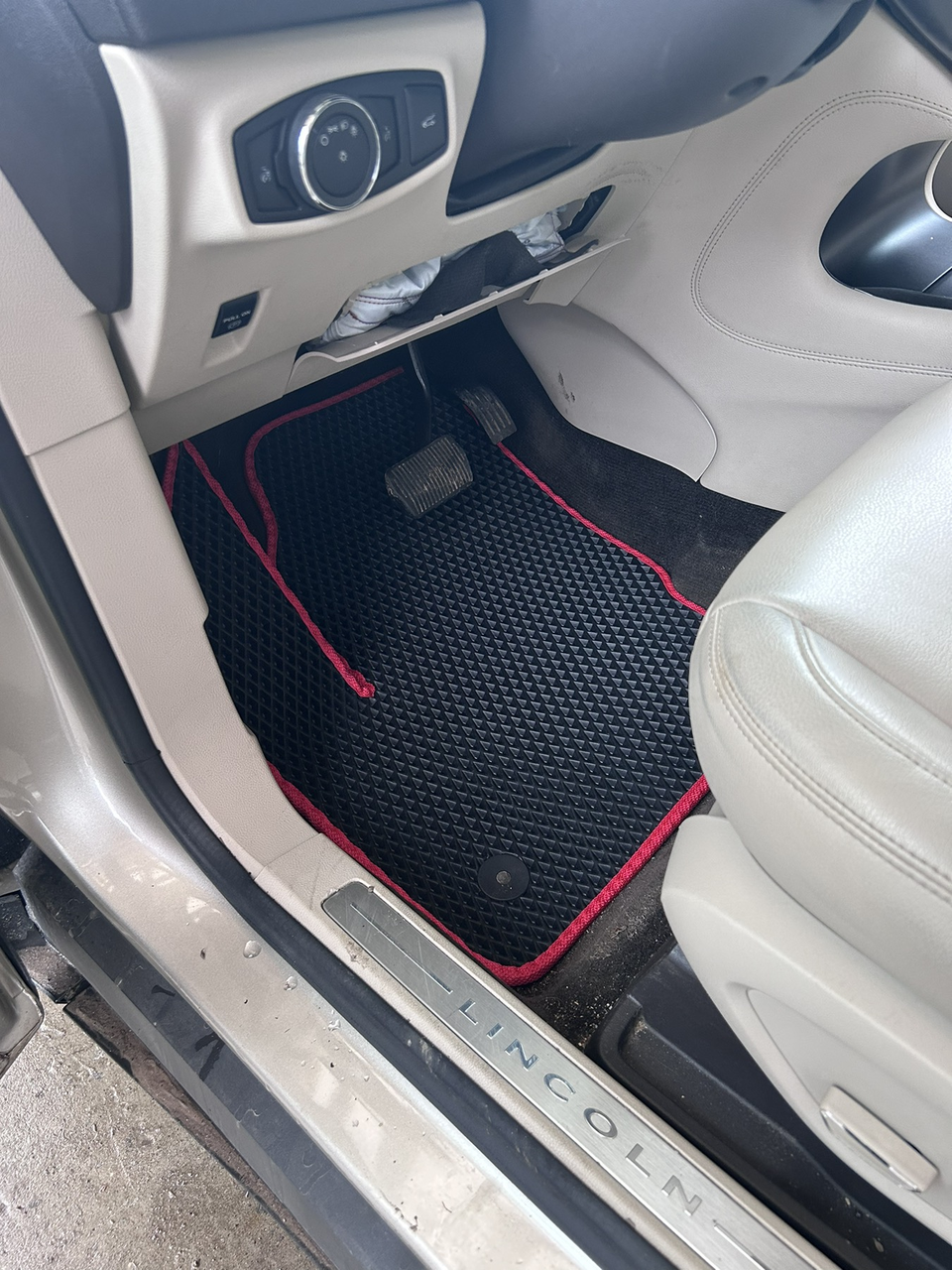 Автоковрики в салон EVA для Lincoln MKC 2014-2019 (1487632273) Автоковрики в салон EVA для Lincoln MKC 2014-2019 (1487632273)