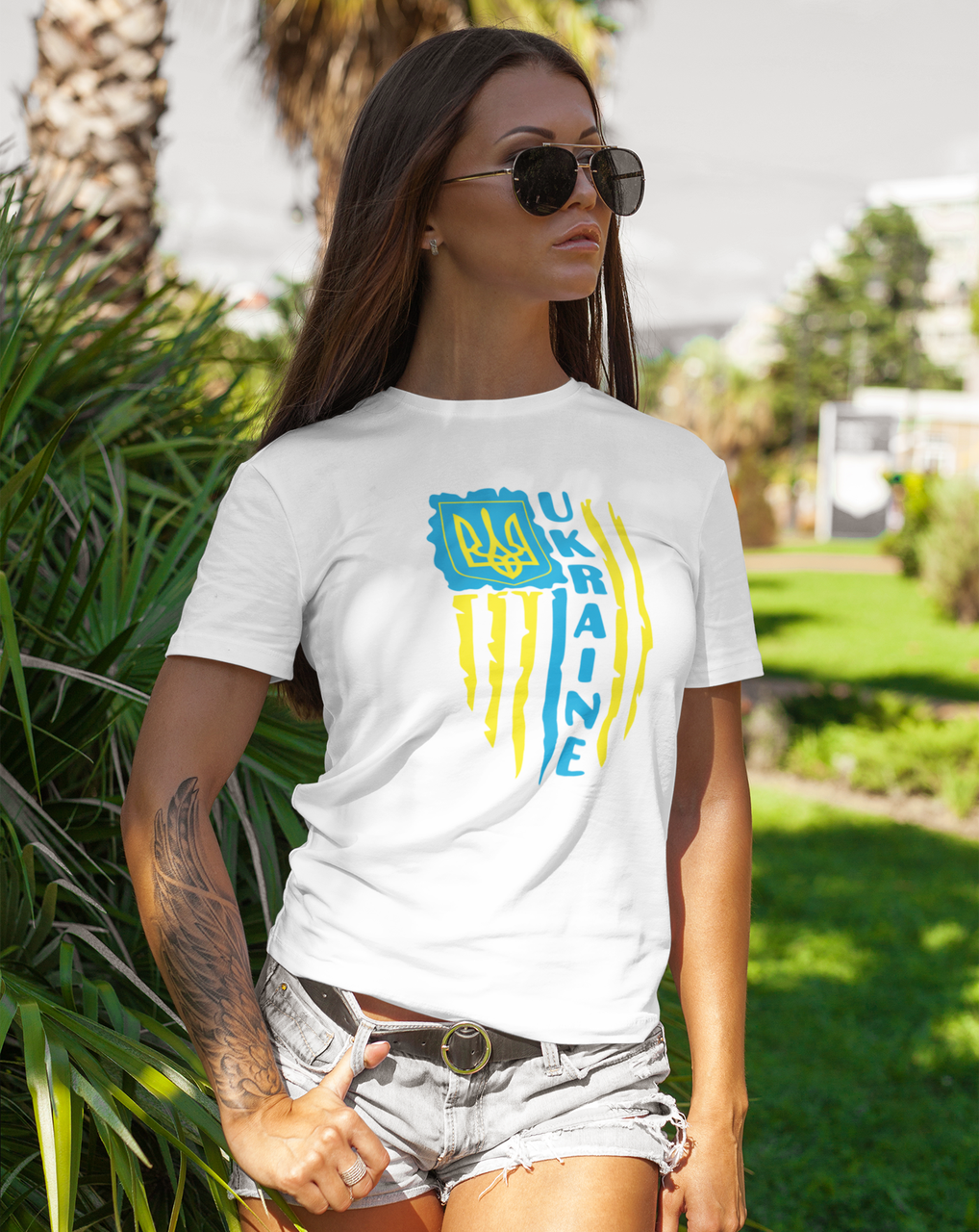 Футболка женская Mishe 11000022 с принтом Патриотическим и надписью "Ukraine" XS (11000022_5)