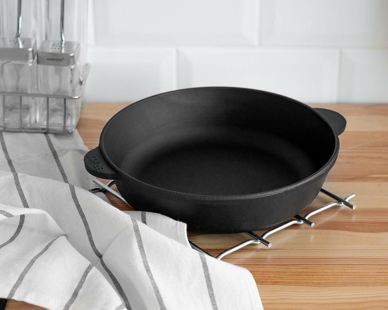 Жаровня чавунна BRIZOLL M2660U 260 мм кругла з ручками (2663202888) - фото 4 Жаровня чавунна BRIZOLL M2660U 260 мм кругла з ручками (2663202888) - фото 4