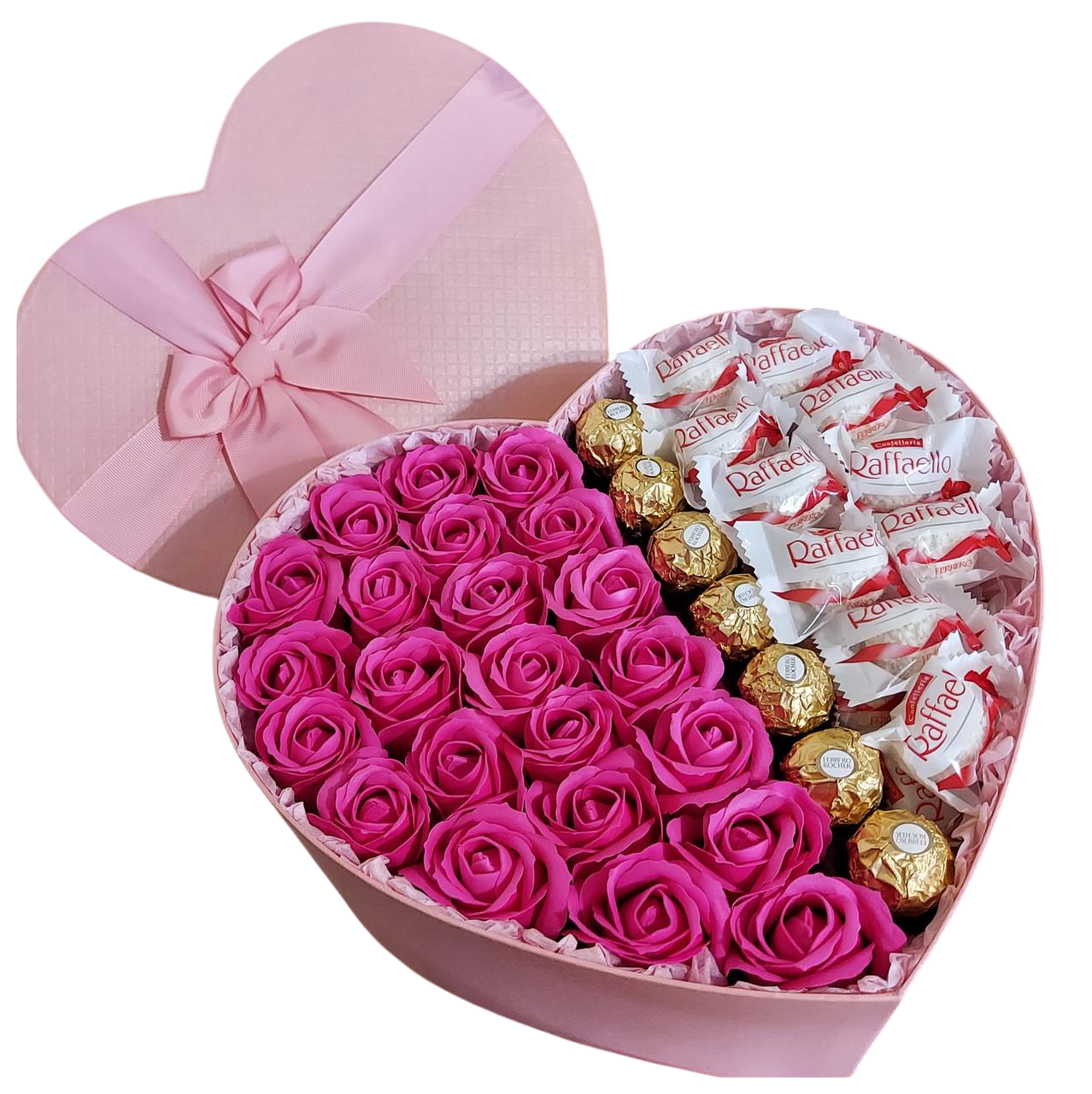 Подарунковий бокс у формі серця з трояндами з мила та солодощам рожеві квіти 23 шт. (1746171298)