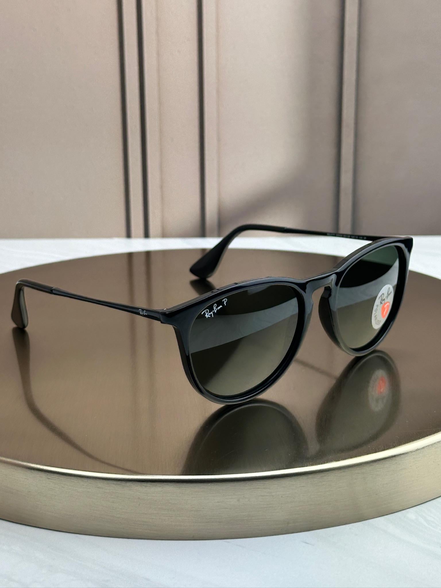 Солнцезащитные очки RAY-BAN Erika RB4171 глянцевая зеленая линза поляризованные круглые женские Черный