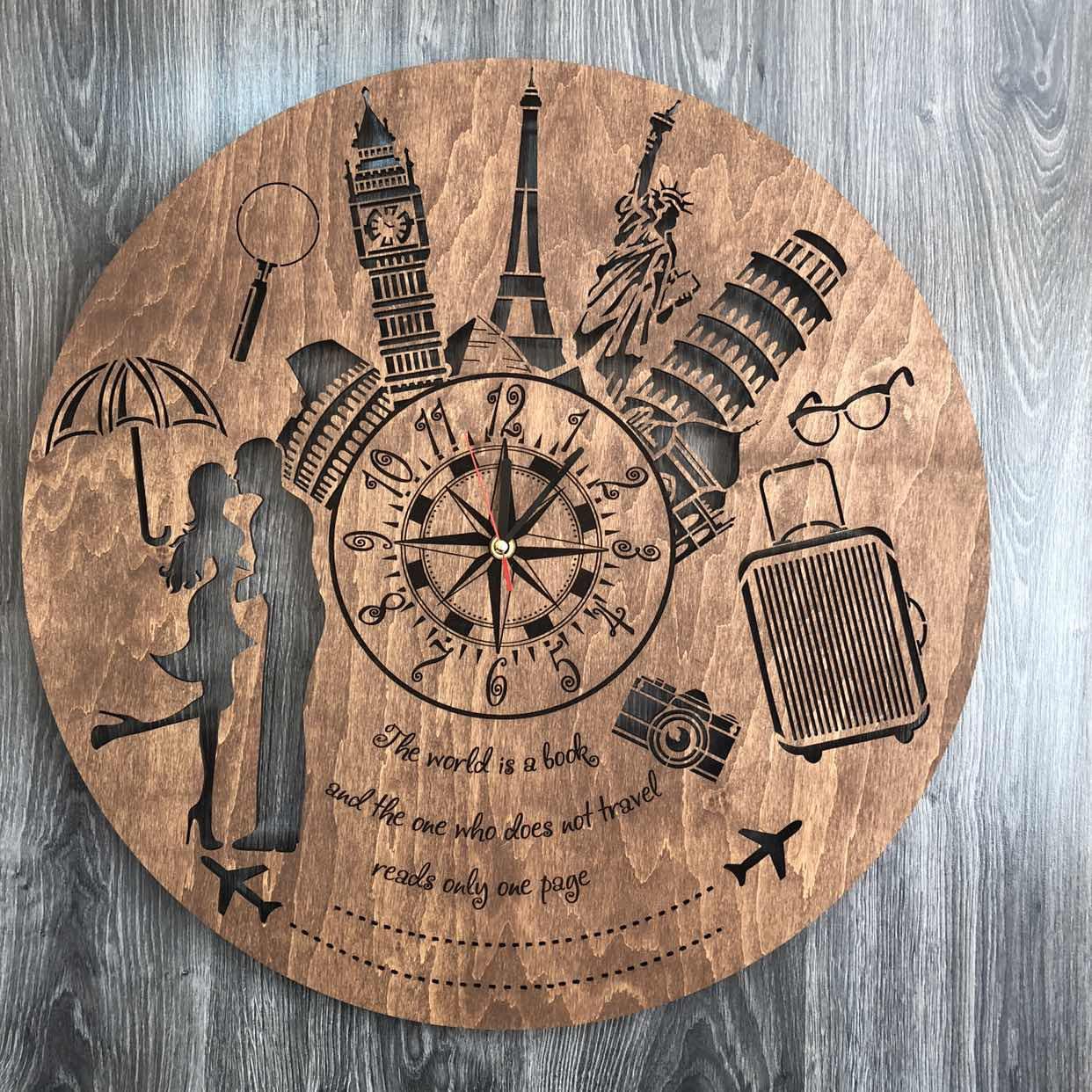 Часы классические настенные бесшумные из дерева Путешествия