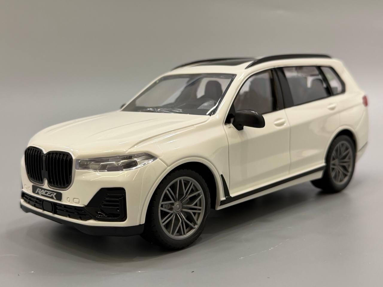 Машина на радиоуправлении BMW X7 световые эффекты резиновые колеса 1:16 Белый (M 6422)