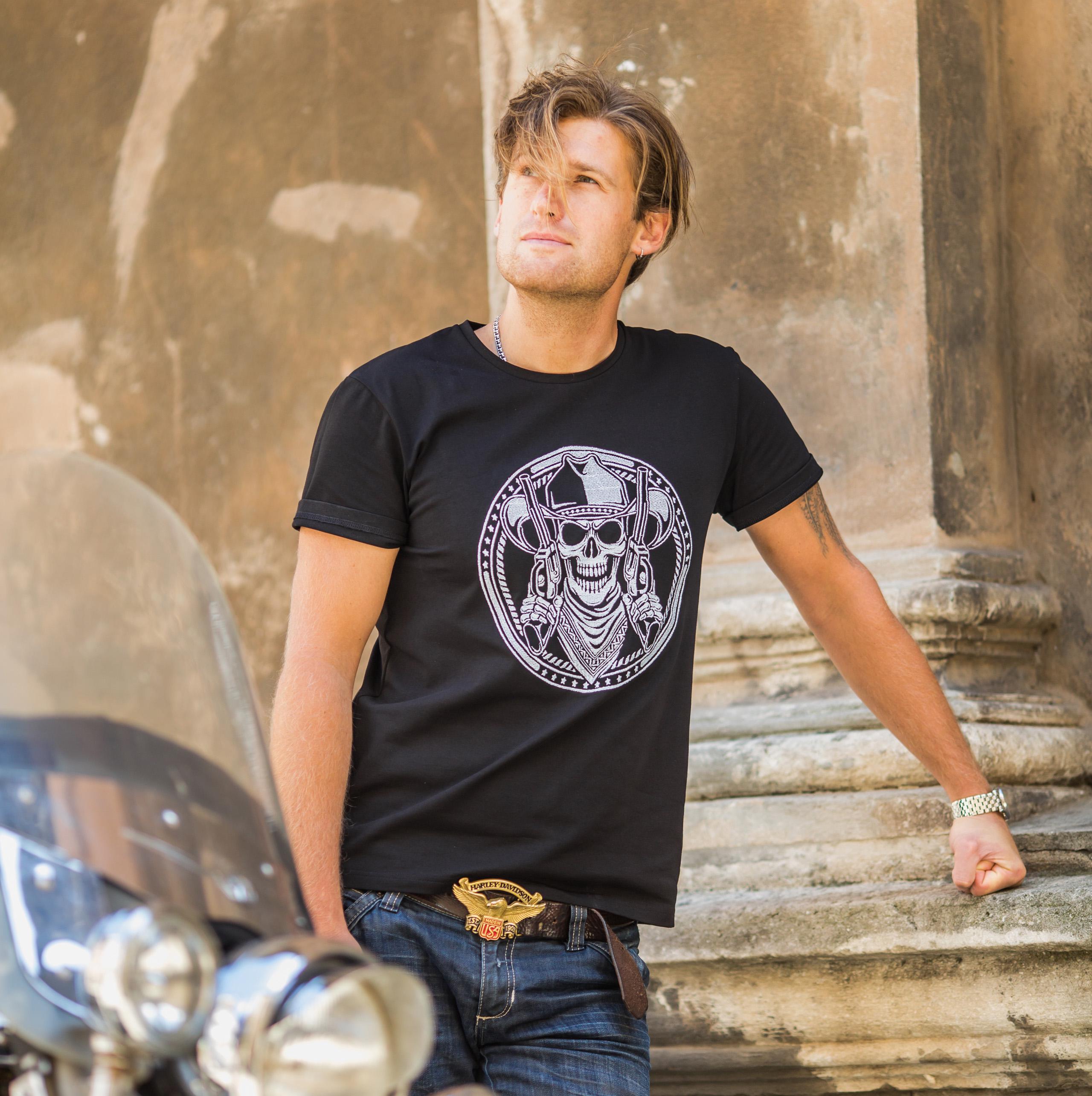 Футболка з вишивкою BATIAR Череп з револьверами XXL Чорний - фото 2 Футболка з вишивкою BATIAR Череп з револьверами XXL Чорний - фото 2