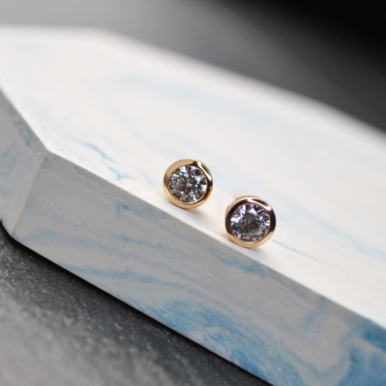 Сережки гвоздики в оправе медицинская сталь позолота 6 мм (x052)