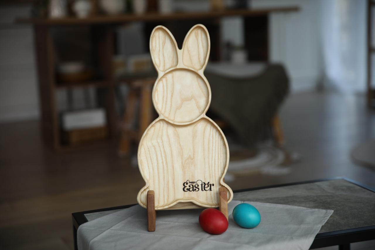 Декор на великодній стіл менажниця ясенева Великодній кролик 18х36х2 см (WDE-12.1) - фото 5 Декор на великодній стіл менажниця ясенева Великодній кролик 18х36х2 см (WDE-12.1) - фото 5