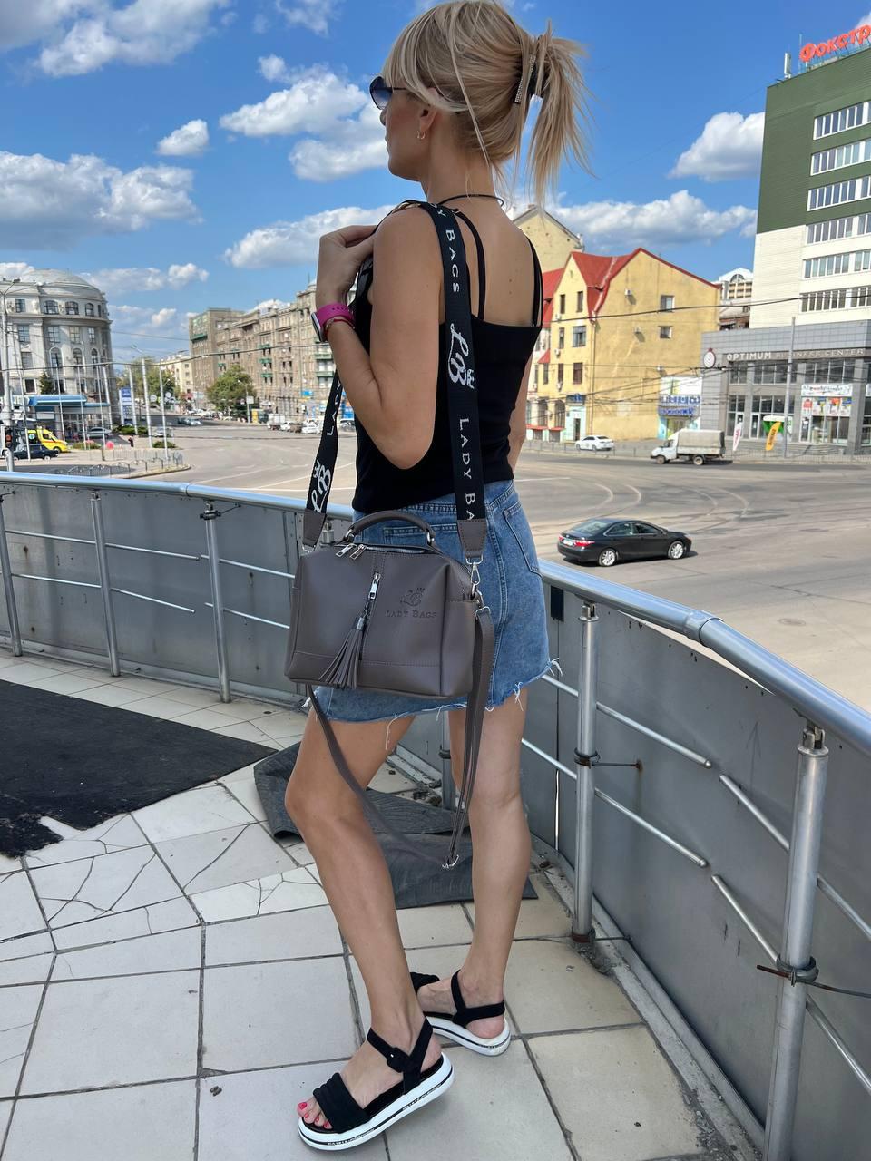 Сумка кросс боди через плечо из экокожи женская вместительная с широким ремнем Капучино - фото 2 Сумка кросс боди через плечо из экокожи женская вместительная с широким ремнем Капучино - фото 2