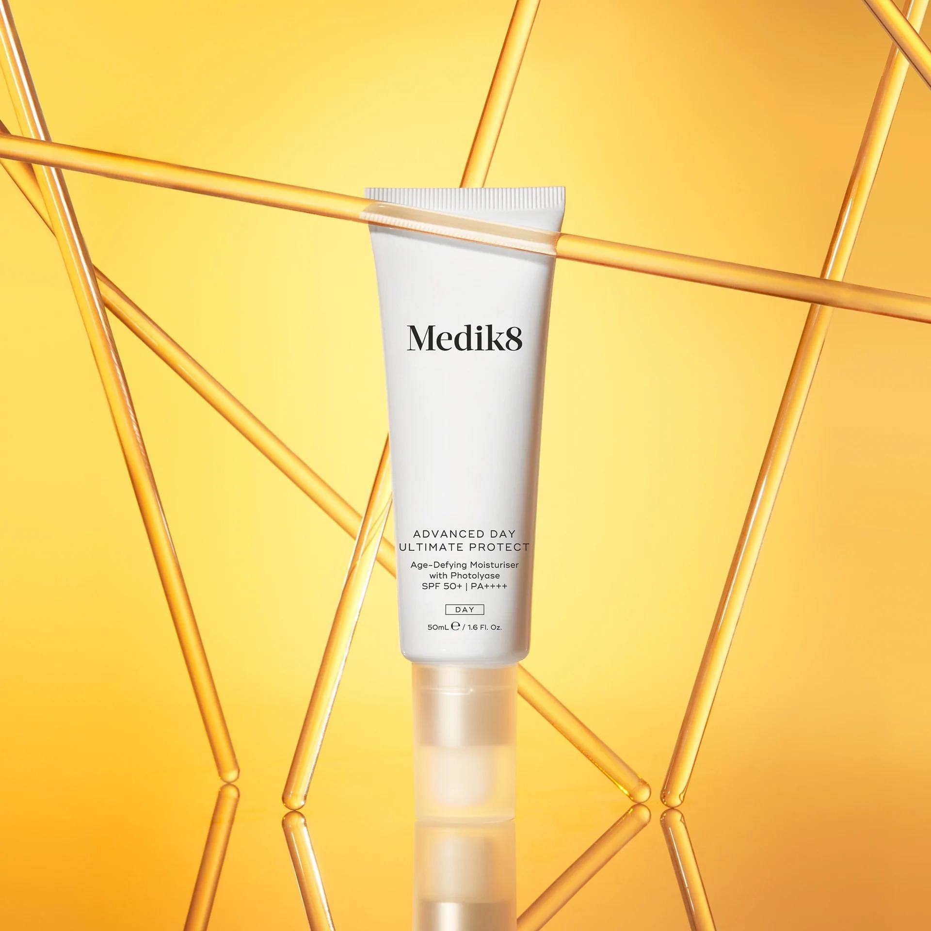 Антивозрастной увлажняющий солнцезащитный крем Medik8 с фотолиазой SPF 50+ и PA++++ Advanced Day Ultimate Protect