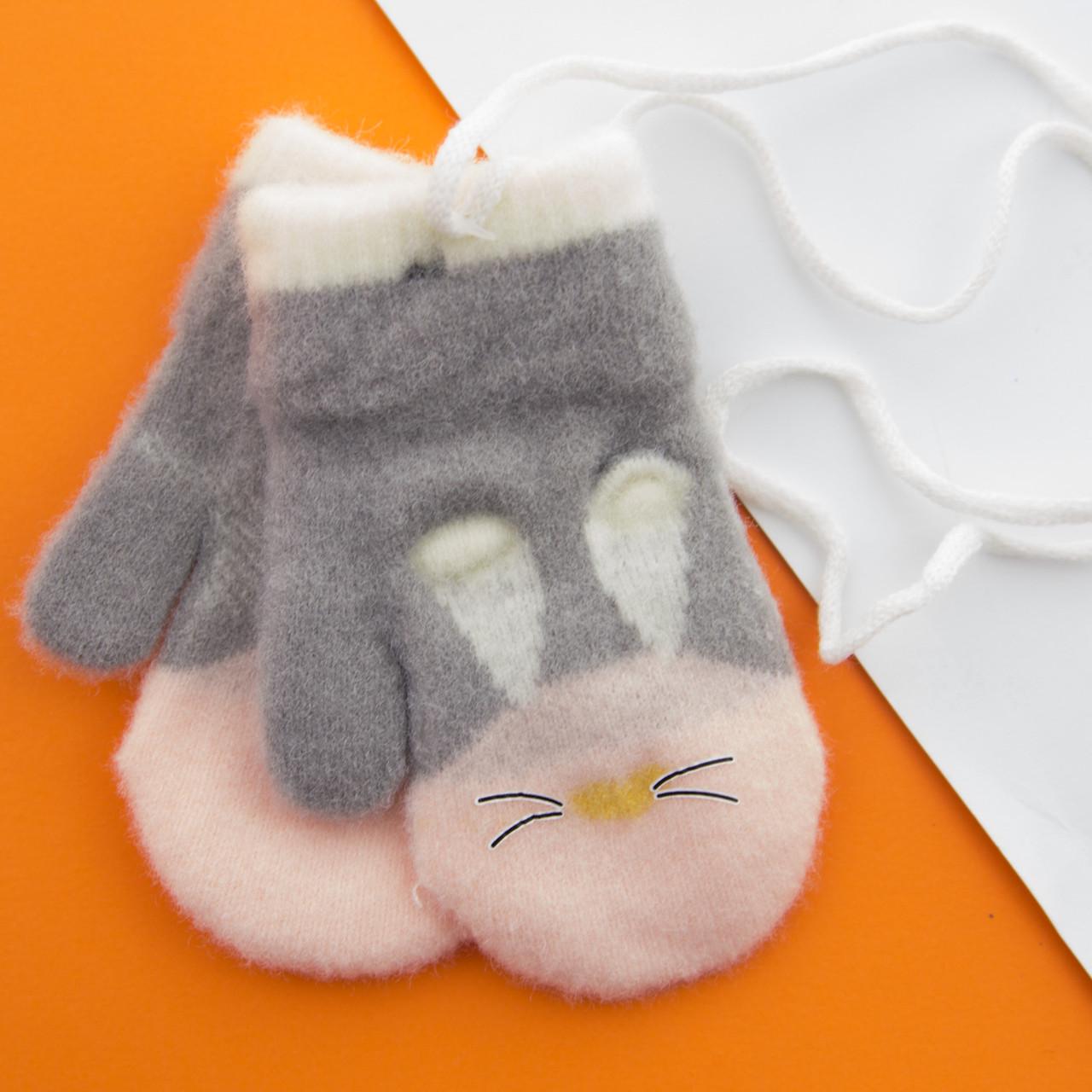 Варежки для малышей зимние с мехом на веревочке с зайчиком на 1-2 года Серый (22-25-38) Варежки для малышей зимние с мехом на веревочке с зайчиком на 1-2 года Серый (22-25-38)