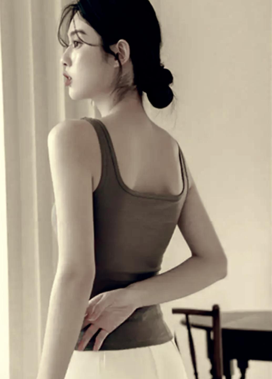 Майка жіноча бавовняна Comfort з вкладишами One size Чорний (1864-44-02) - фото 2 Майка жіноча бавовняна Comfort з вкладишами One size Чорний (1864-44-02) - фото 2