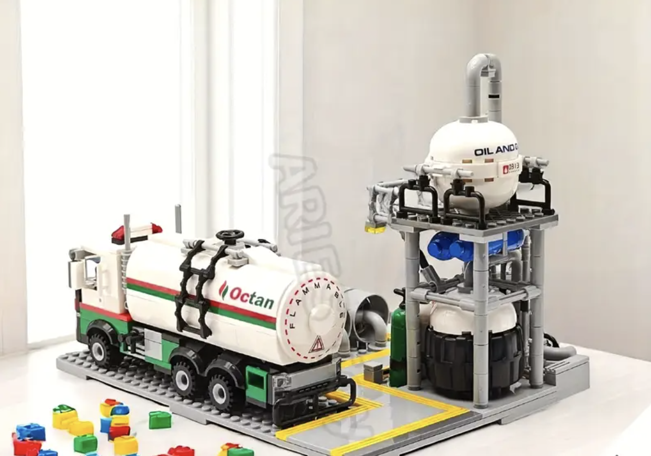 Конструктор Jie Star Бензовоз із паливною станцією 721 деталь (KO-14) - фото 3 Конструктор Jie Star Бензовоз із паливною станцією 721 деталь (KO-14) - фото 3