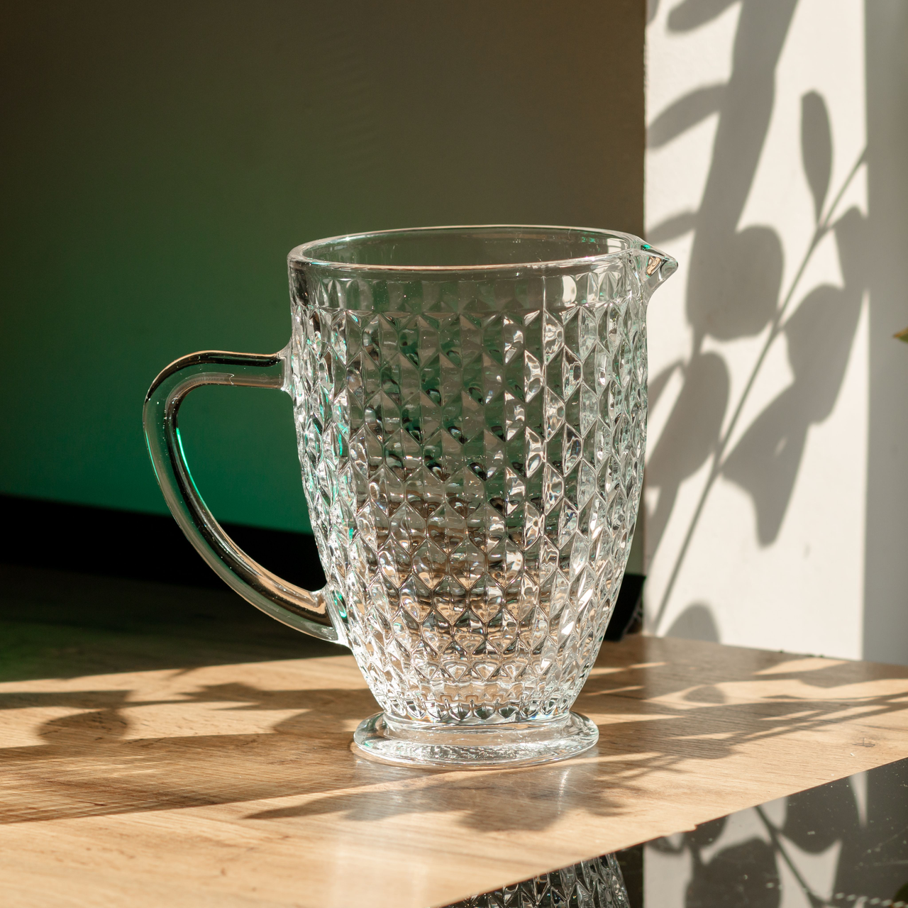 Кувшин для напитков стеклянный с ручкой 1 л