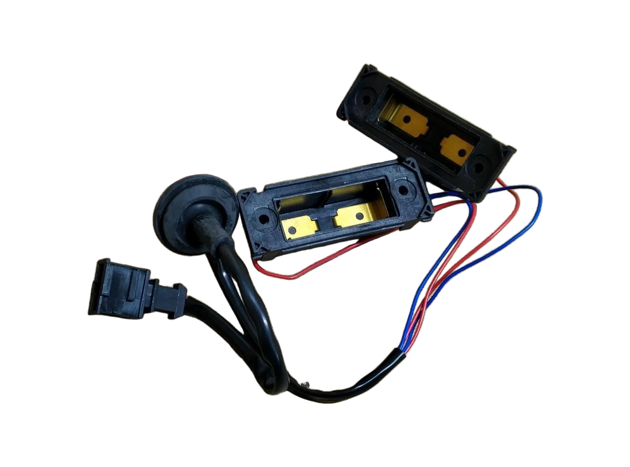 Корпус фонаря подсветки номерного знака комплект AUTOTECHTEILE 382 7004 VOLKSWAGEN T5/CADDY 03 -> (3085954213) Корпус фонаря подсветки номерного знака комплект AUTOTECHTEILE 382 7004 VOLKSWAGEN T5/CADDY 03 -> (3085954213)