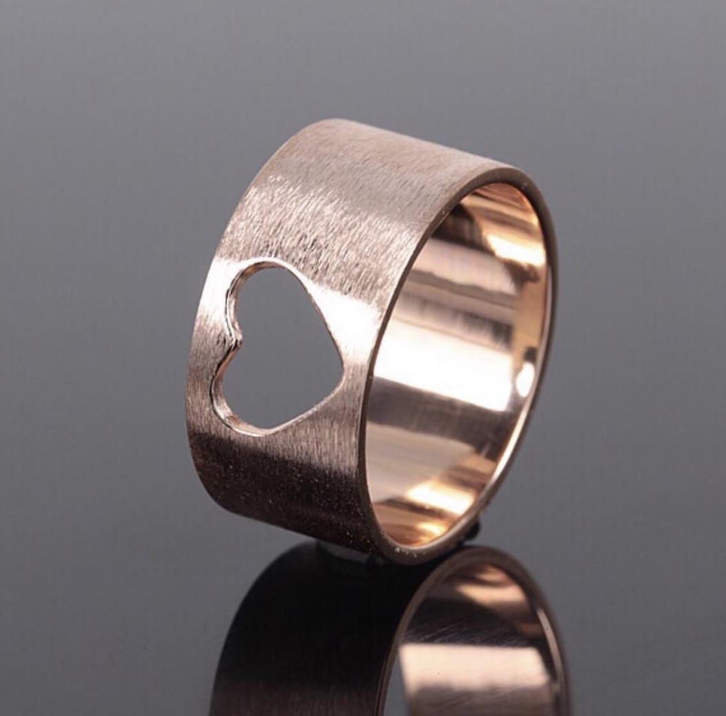 Кільце широке з червоного золота із серцем (2248954011)