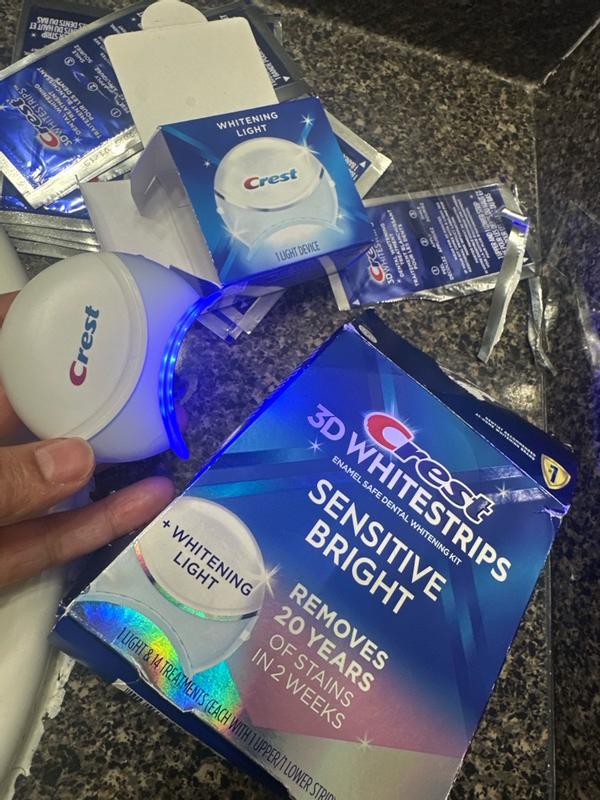 Отбеливающие полоски для чувствительных зубов Crest 3D Whitestrips Sensitive и LED Light Whitening Kit 14 пар (20631389) - фото 4 Отбеливающие полоски для чувствительных зубов Crest 3D Whitestrips Sensitive и LED Light Whitening Kit 14 пар (20631389) - фото 4