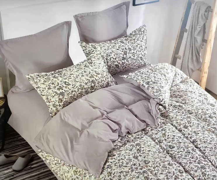 Комплект постельного белья сатин Laura-Grand 17 евро с 4 наволочками Лавандовый с узорами (2914434934)