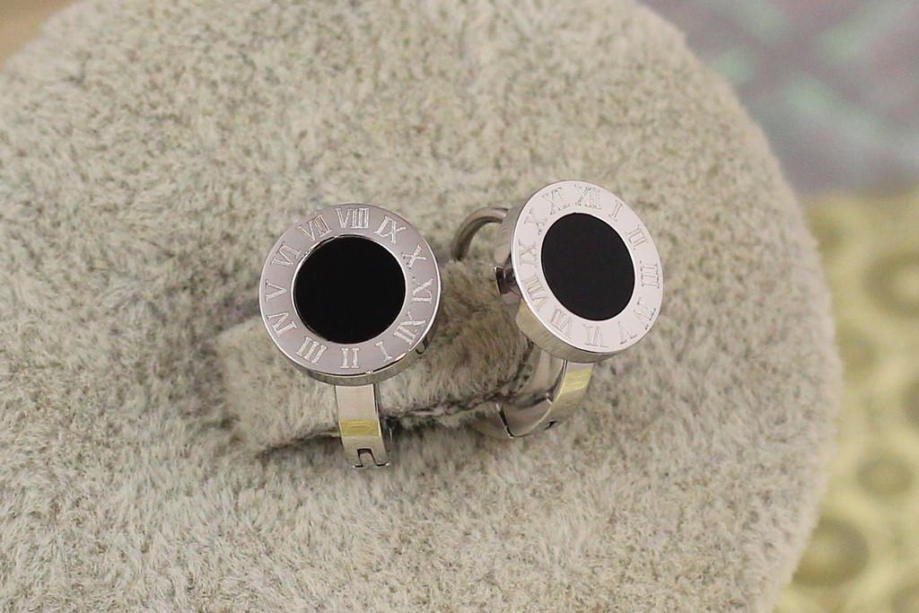 Серьги Xuping Jewelry с римскими цифрами и черной серединой 1 см. Серебристый (2575387227)