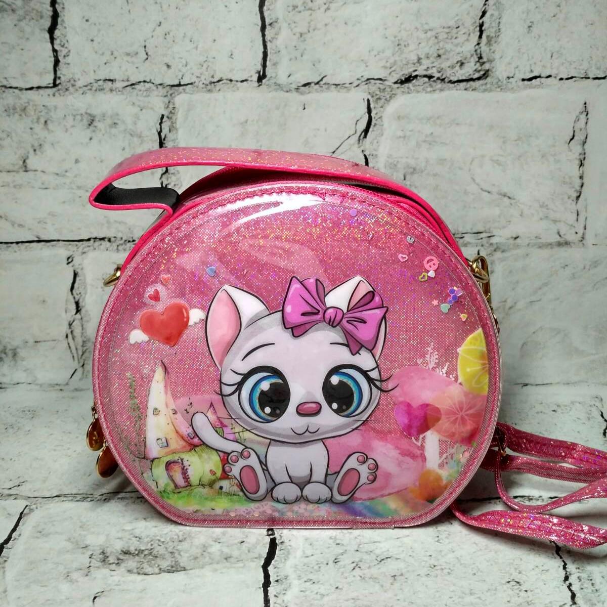 Сумочка детская для девочки лаковая с ремешком Котик с блестками 18,5х16х7 см Малиновый (552-2) - фото 1 Сумочка детская для девочки лаковая с ремешком Котик с блестками 18,5х16х7 см Малиновый (552-2) - фото 1