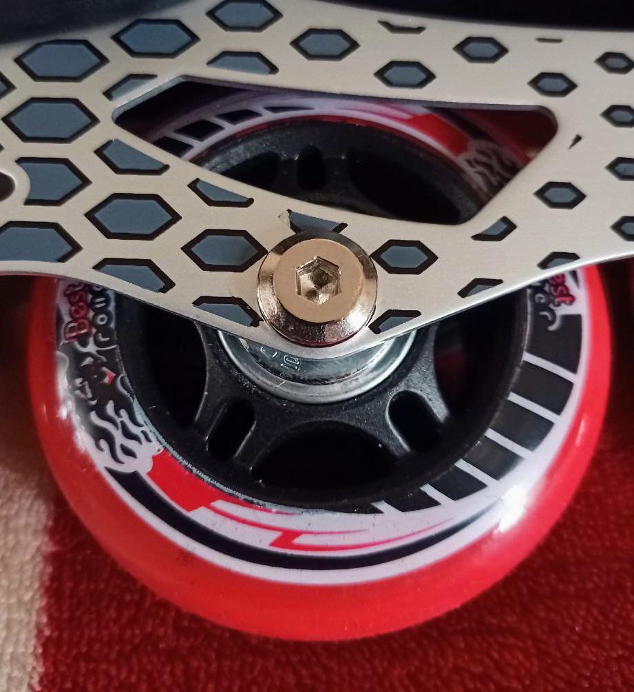 Ролики дитячі Best Roller 30258 р. 34-37 з підсвіткою переднє колесо Червоний (roll713br) - фото 5 Ролики дитячі Best Roller 30258 р. 34-37 з підсвіткою переднє колесо Червоний (roll713br) - фото 5