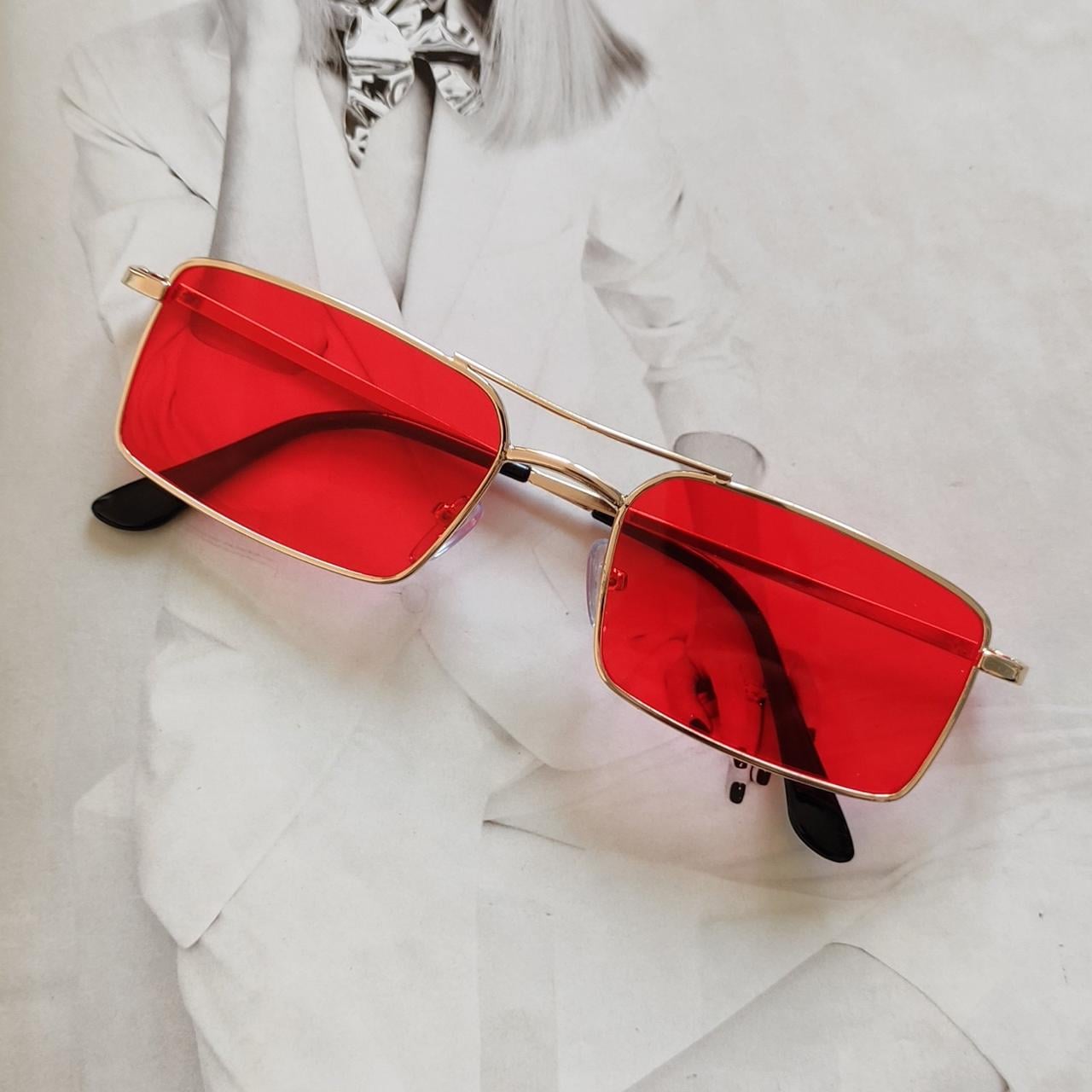 Очки прямоугольные красная линза