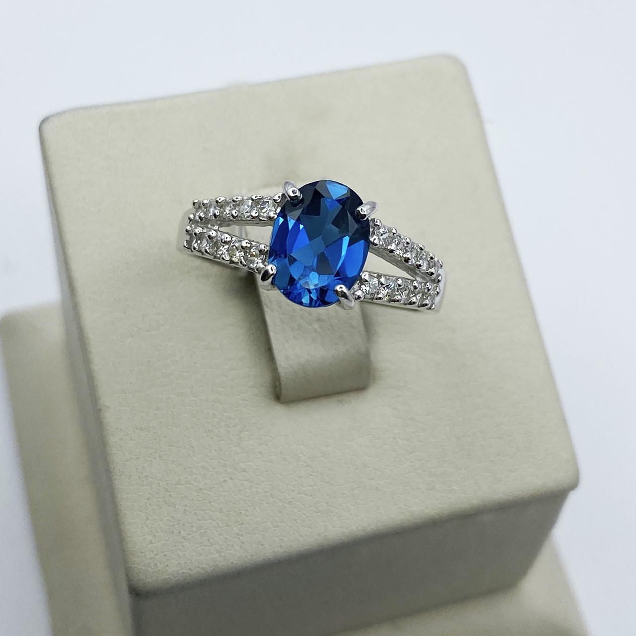 Кольцо серебряное с лондон топазом и кубическим цирконием р. 19 3,44 г (1937232910)