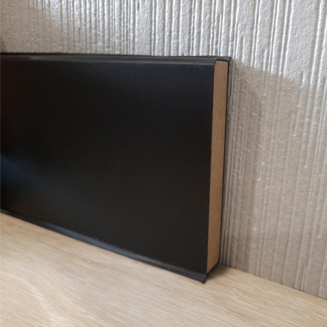 Плинтус Doellken Cubu flex life 1144 80 мм 2,5 м Черный