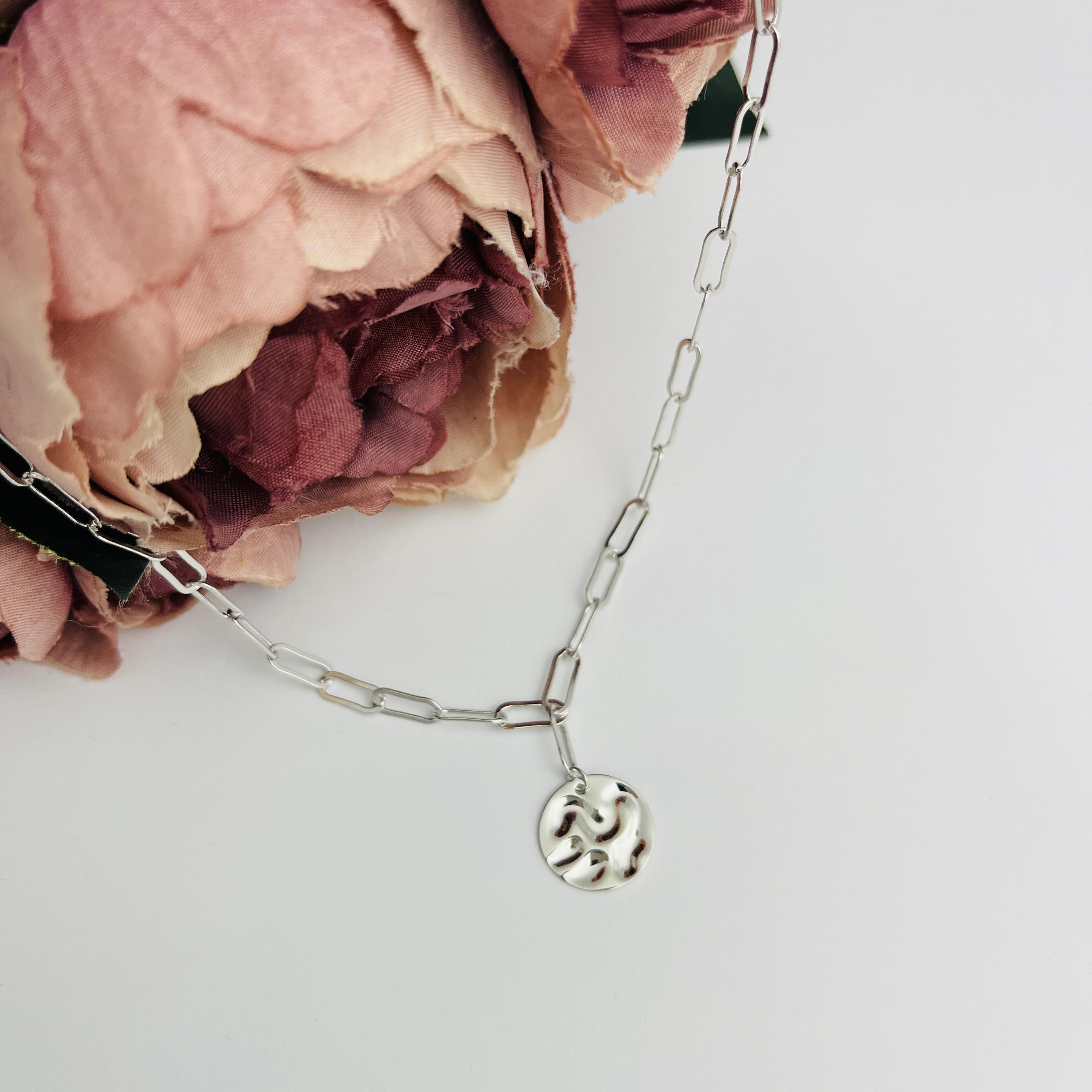 Кольє срібне LoveR з ланцюгом прямокутного плетіння та круглою підвіскою з ажурним візерунком