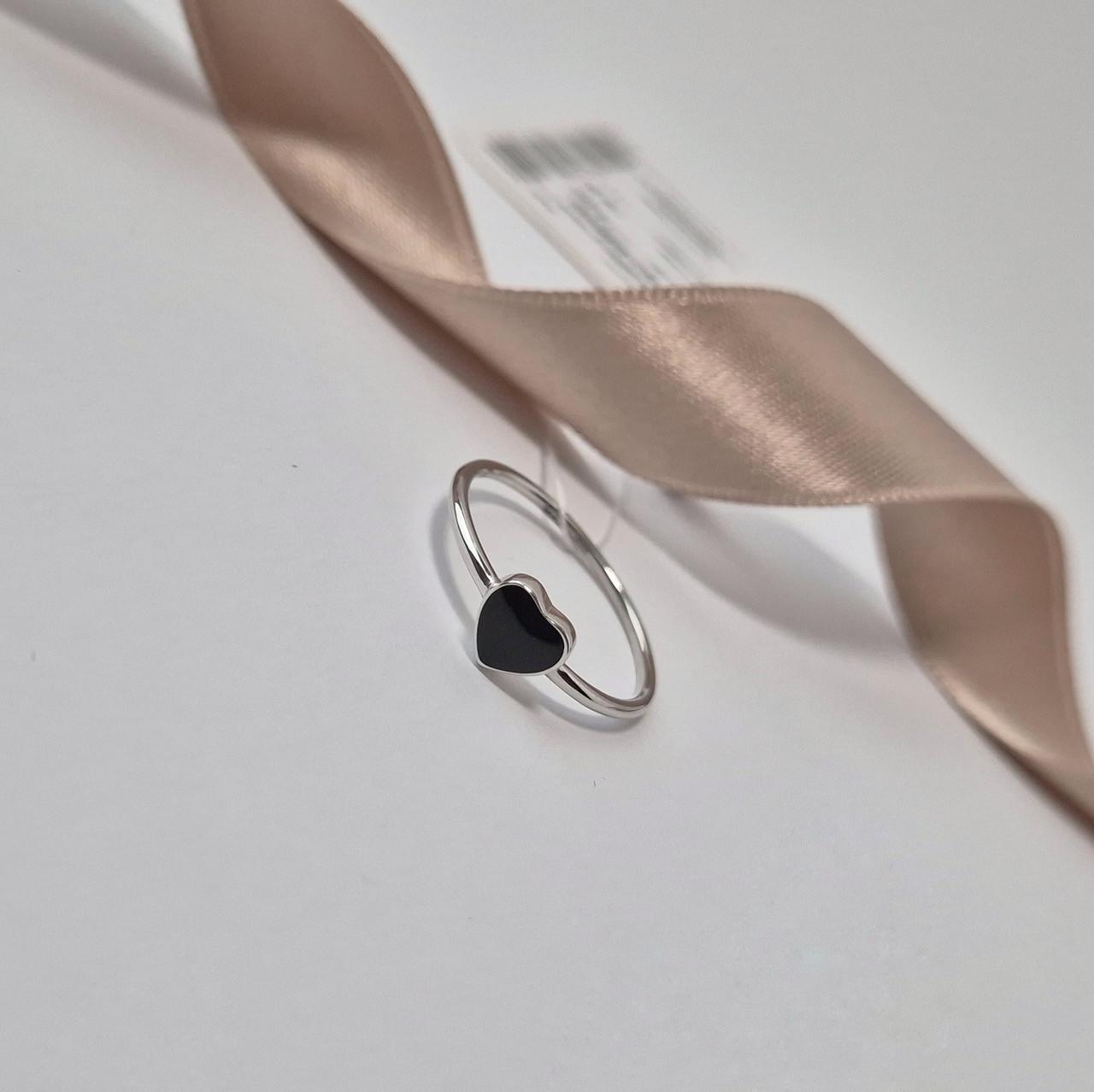 Каблучка серце з чорною емаллю срібло 925 проби родоване 1,07 г р. 16,5 (вс695ер) - фото 5 Каблучка серце з чорною емаллю срібло 925 проби родоване 1,07 г р. 16,5 (вс695ер) - фото 5