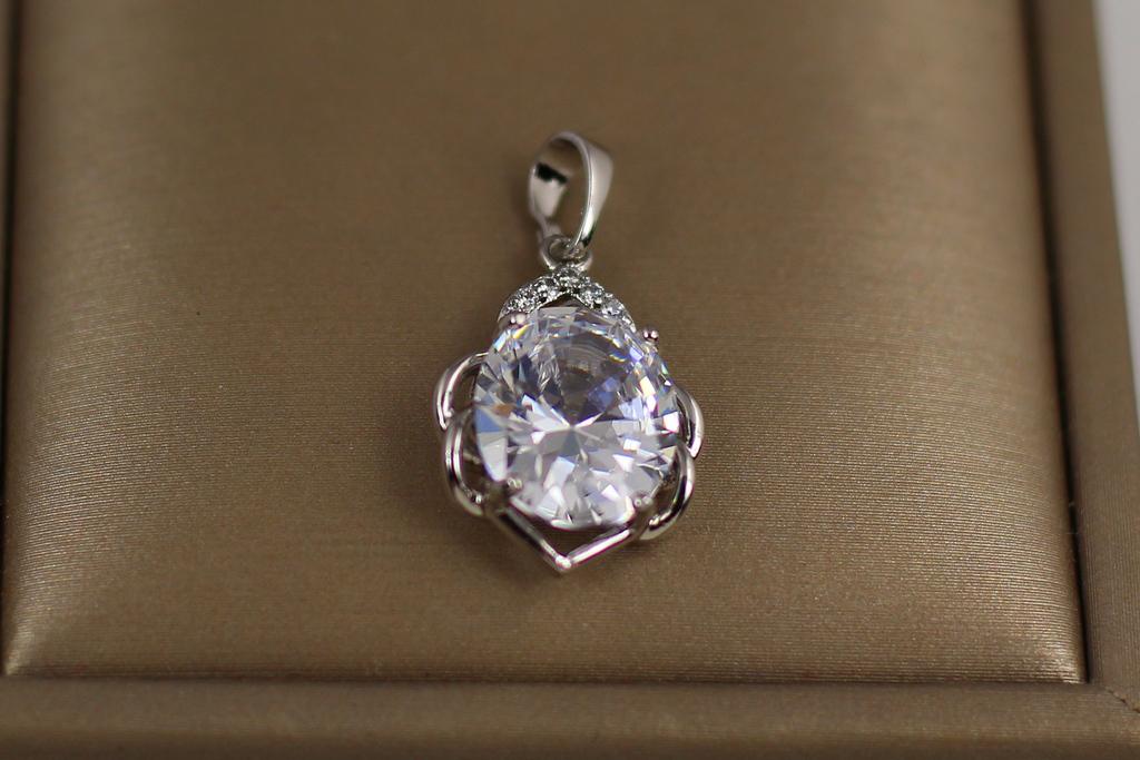 Кулон Xuping Jewelry Сицилия с белым камнем 1,9 см Серебристый (29738426)