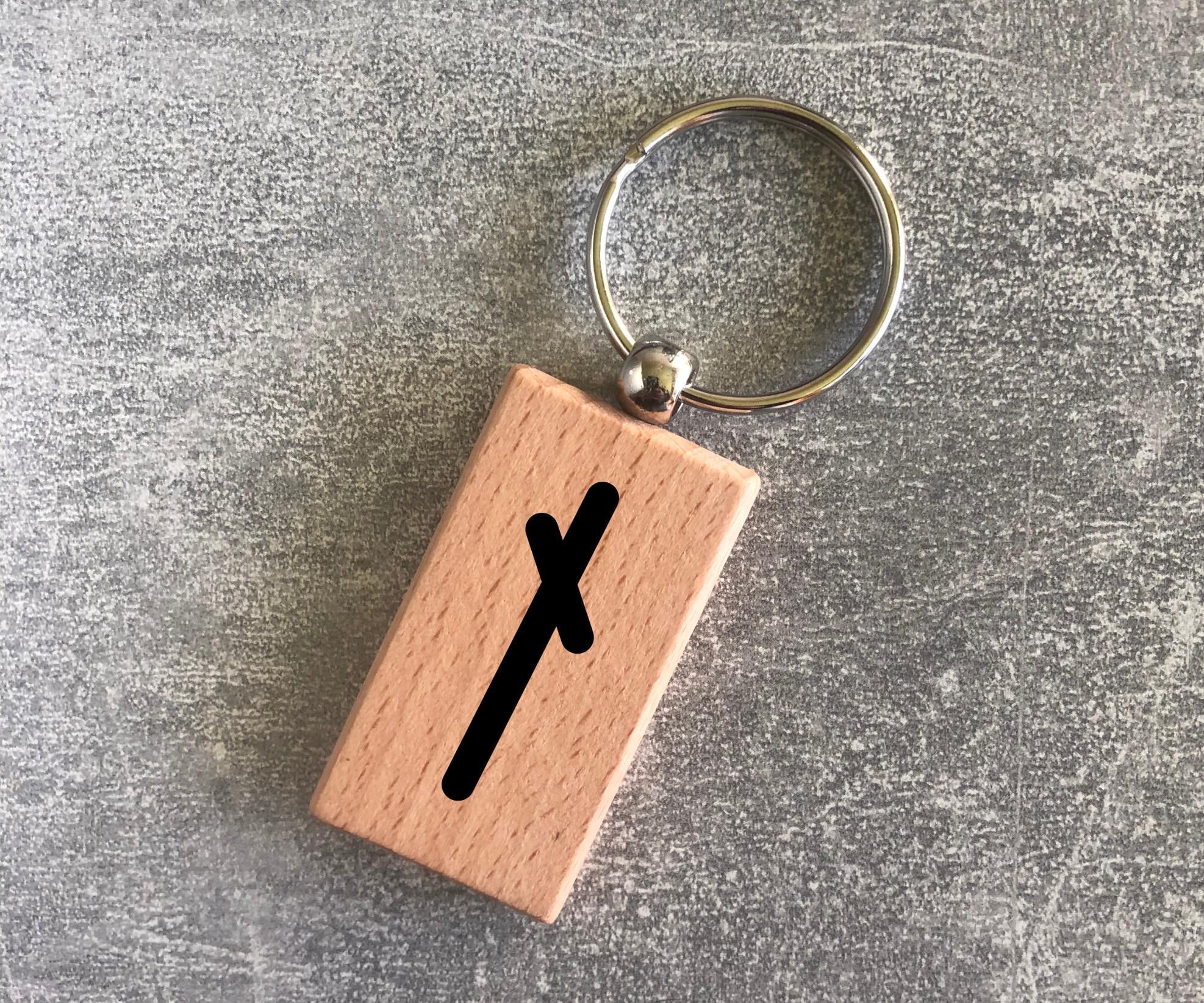 Брелок деревянный с руной Старшого футарк "НАУТІЗ" (15010108010)