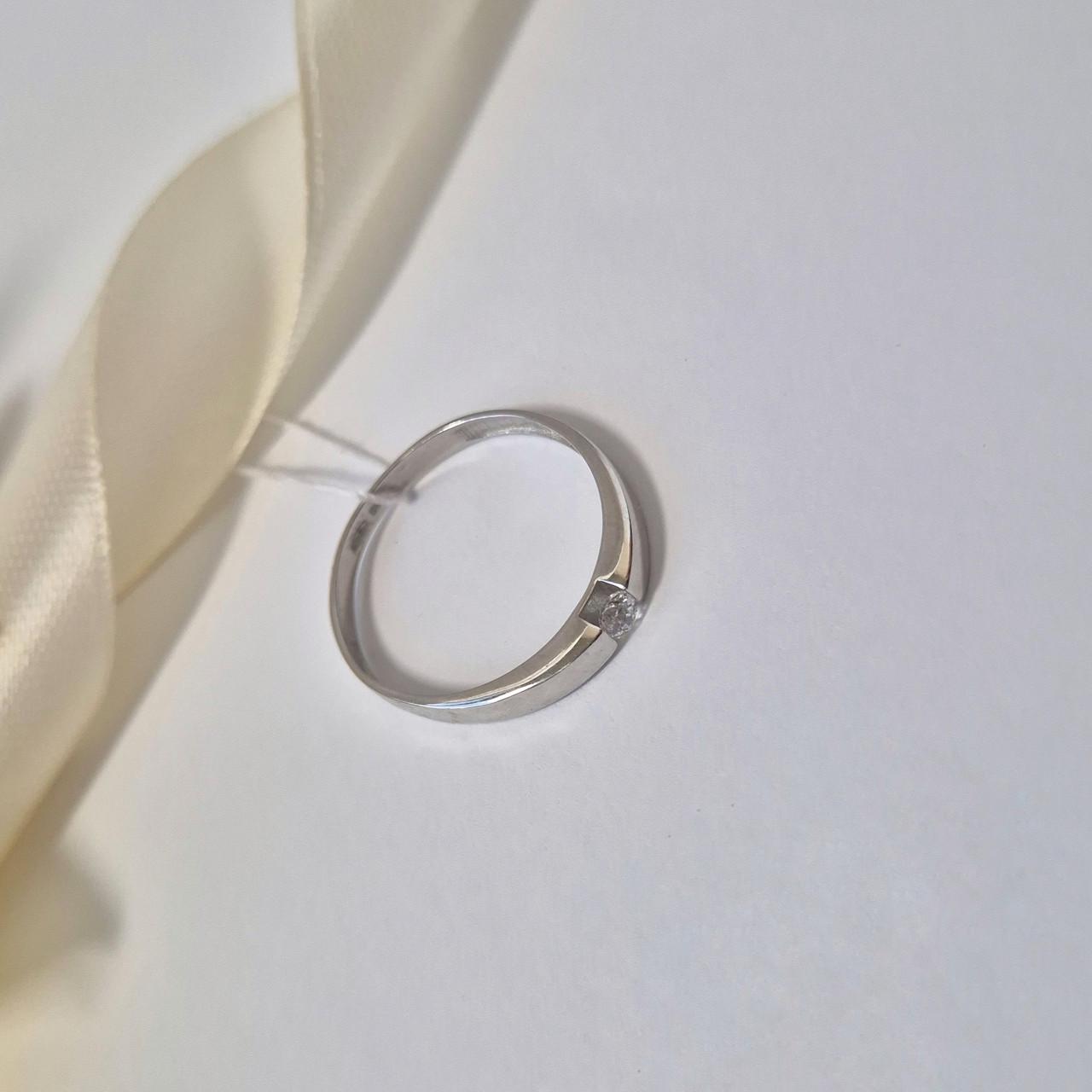 Каблучка з білим каменем срібло 925 проби родоване 1,37 г р. 19 (1593/3) - фото 4 Каблучка з білим каменем срібло 925 проби родоване 1,37 г р. 19 (1593/3) - фото 4