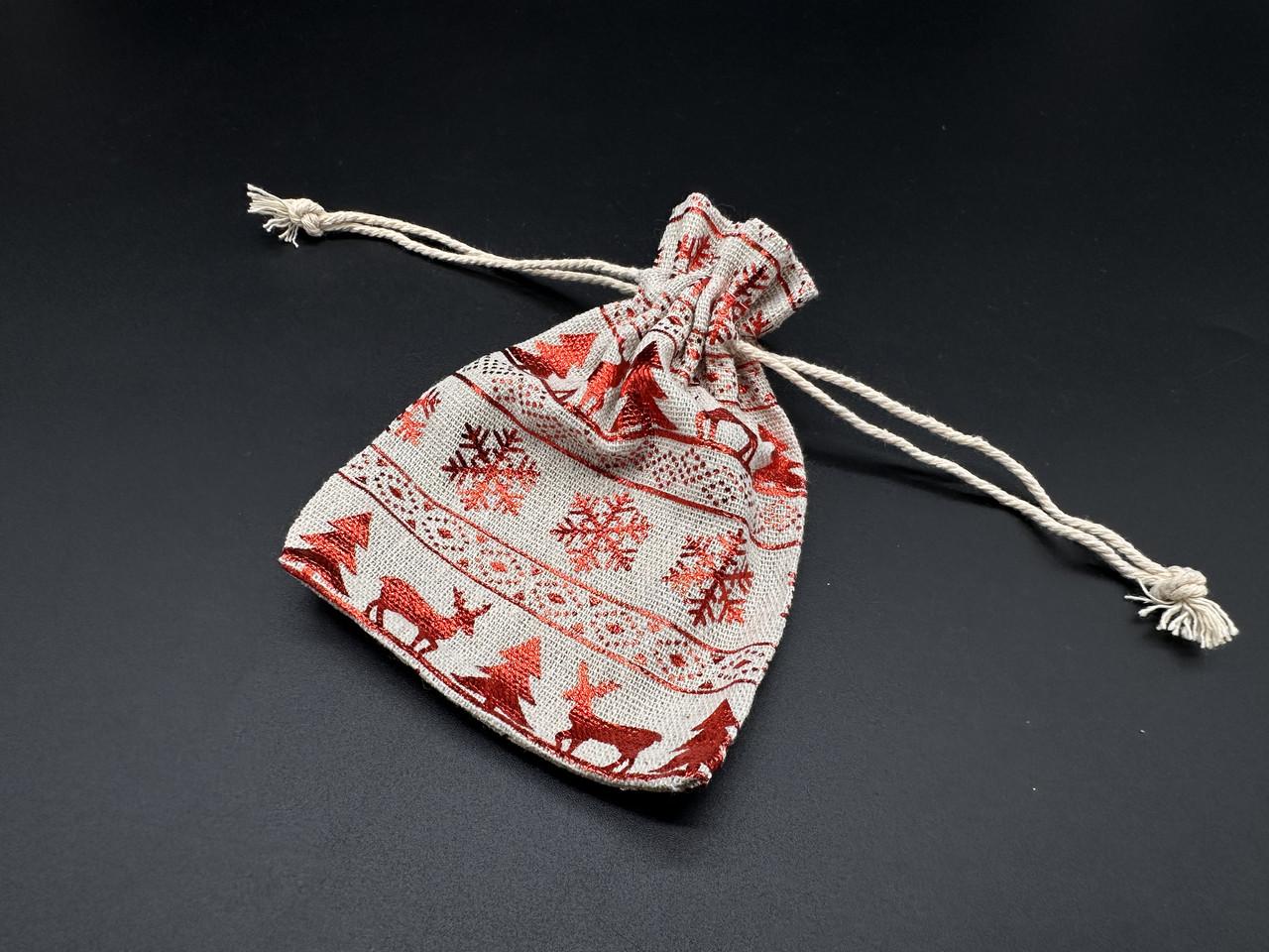 Подарунковий мішечок із новорічним принтом на затяжках із мішковини 14х10 см Бежевий із червоним (BGN-102) - фото 3