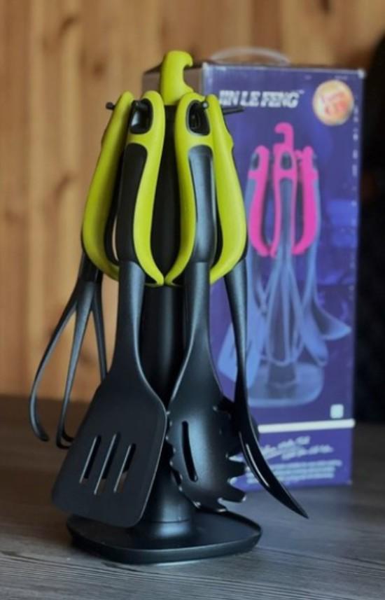 Набор кухонных принадлежностей универсальный с подставкой/лопатка/венчик/шумовка/половник 6 пр. Черно-зеленый (195) - фото 3 Набор кухонных принадлежностей универсальный с подставкой/лопатка/венчик/шумовка/половник 6 пр. Черно-зеленый (195) - фото 3