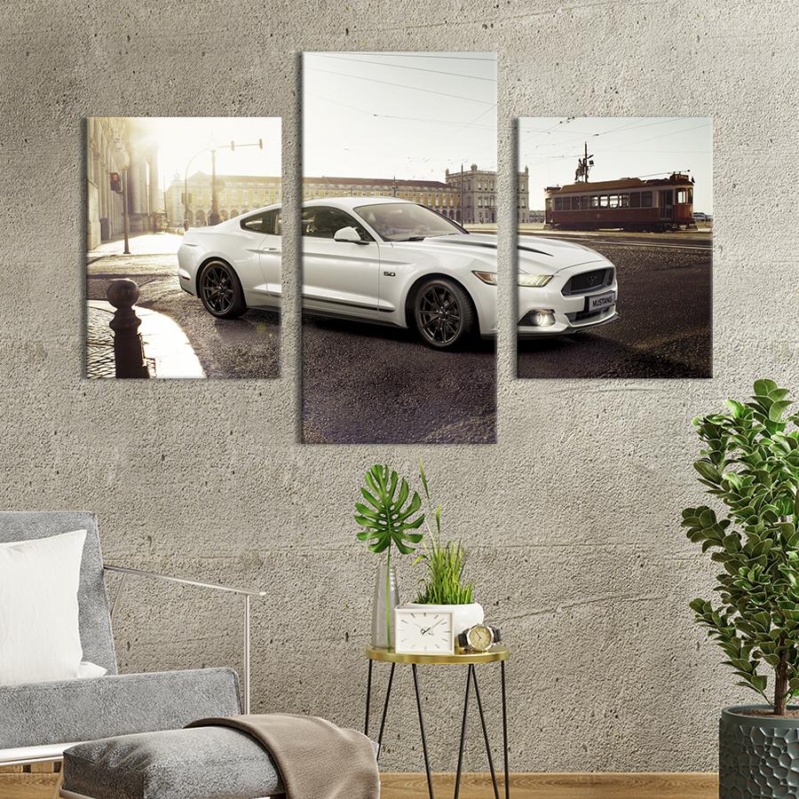 Картина на холсте триптих Изящный белый Ford Mustang 96x60 см (1322-32)