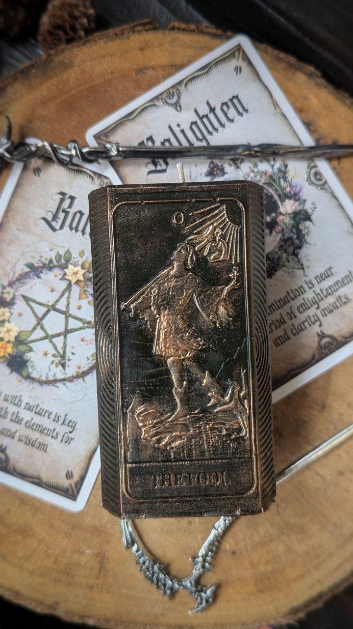 Свеча восковая Шут таро