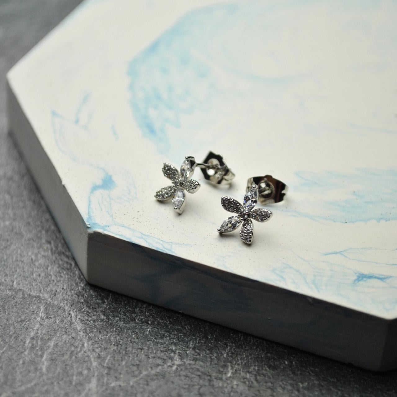 Сережки гвоздики цветы с фианитами медицинская сталь родий (x174-1)