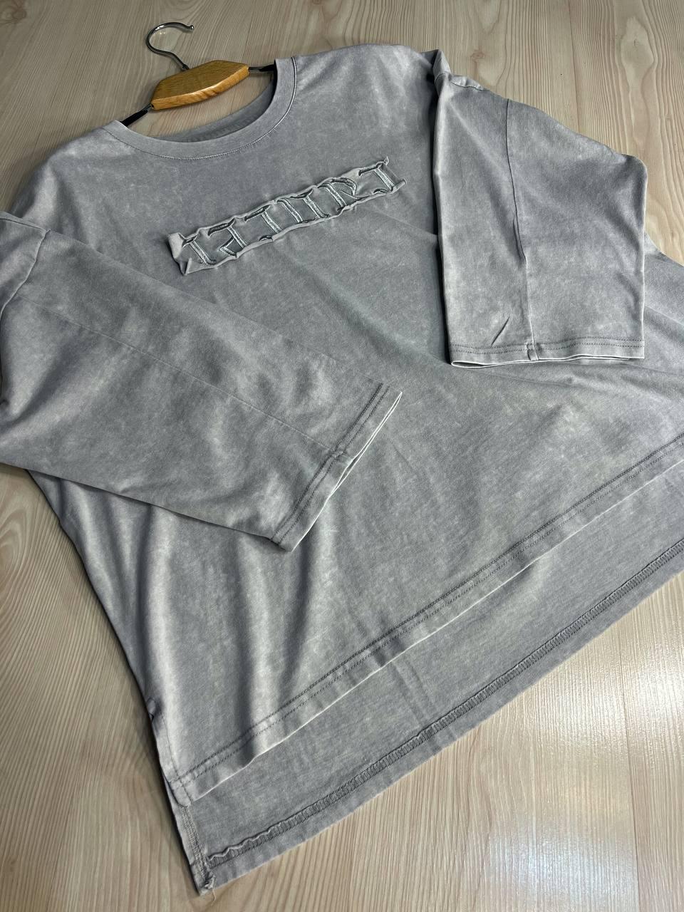 Футболка жіноча A-N 26029 широка варена тай дай довгий рукав 3\4 з вишивкою попереду OS Світло-сірий (4017) - фото 4 Футболка жіноча A-N 26029 широка варена тай дай довгий рукав 3\4 з вишивкою попереду OS Світло-сірий (4017) - фото 4