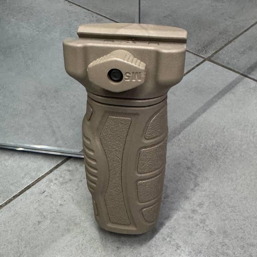 Рукоятка переноски огня DLG Tactical DLG-162 на Пикатинни прорезиненная Койот (246338) - фото 8 Рукоятка переноски огня DLG Tactical DLG-162 на Пикатинни прорезиненная Койот (246338) - фото 8