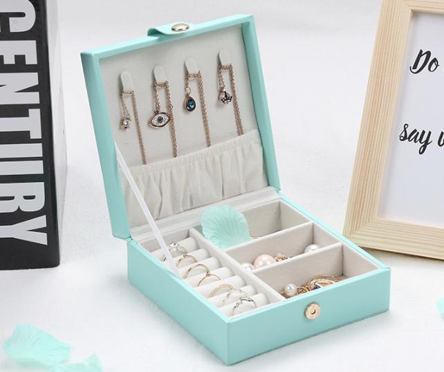 Шкатулка для украшений компактная из экокожи 12х12х5 см Голубой (ШДД-11-1) - фото 1 Шкатулка для украшений компактная из экокожи 12х12х5 см Голубой (ШДД-11-1) - фото 1