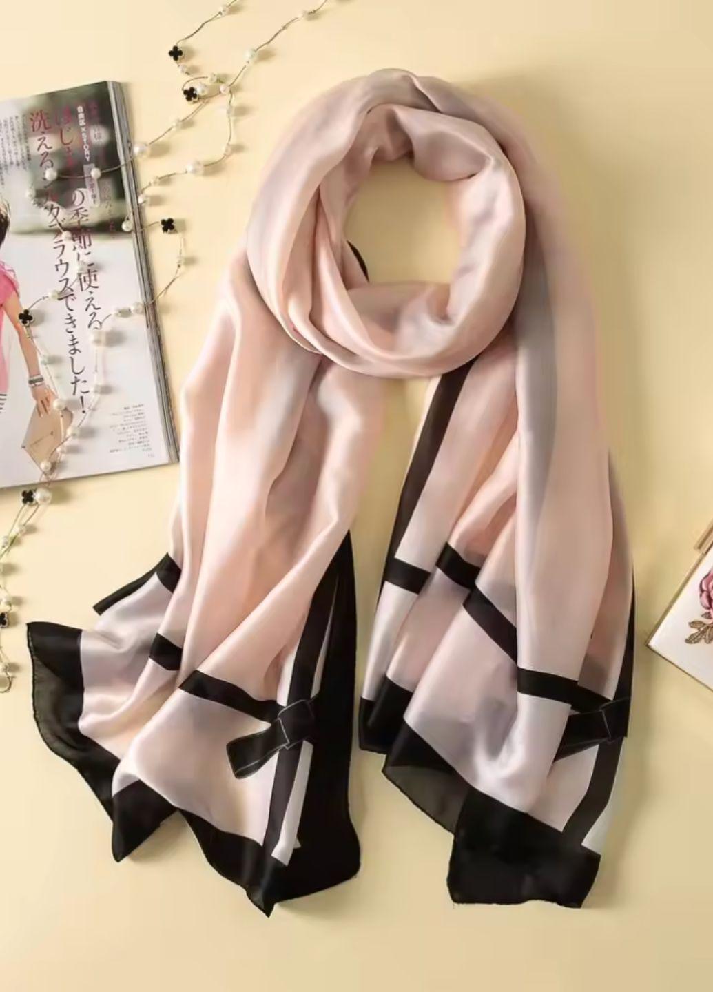 Шарф-палантин жіночий літо-весна-осінь з чорною окантовкою Beauty 176х95 см Пудровий (14126) - фото 4 Шарф-палантин жіночий літо-весна-осінь з чорною окантовкою Beauty 176х95 см Пудровий (14126) - фото 4