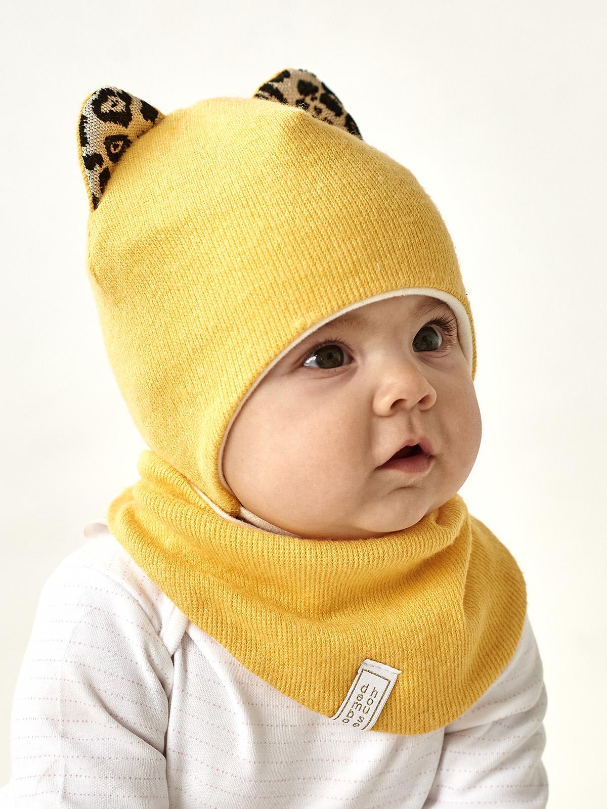 Шапка и манишка Дембохаус р. 40