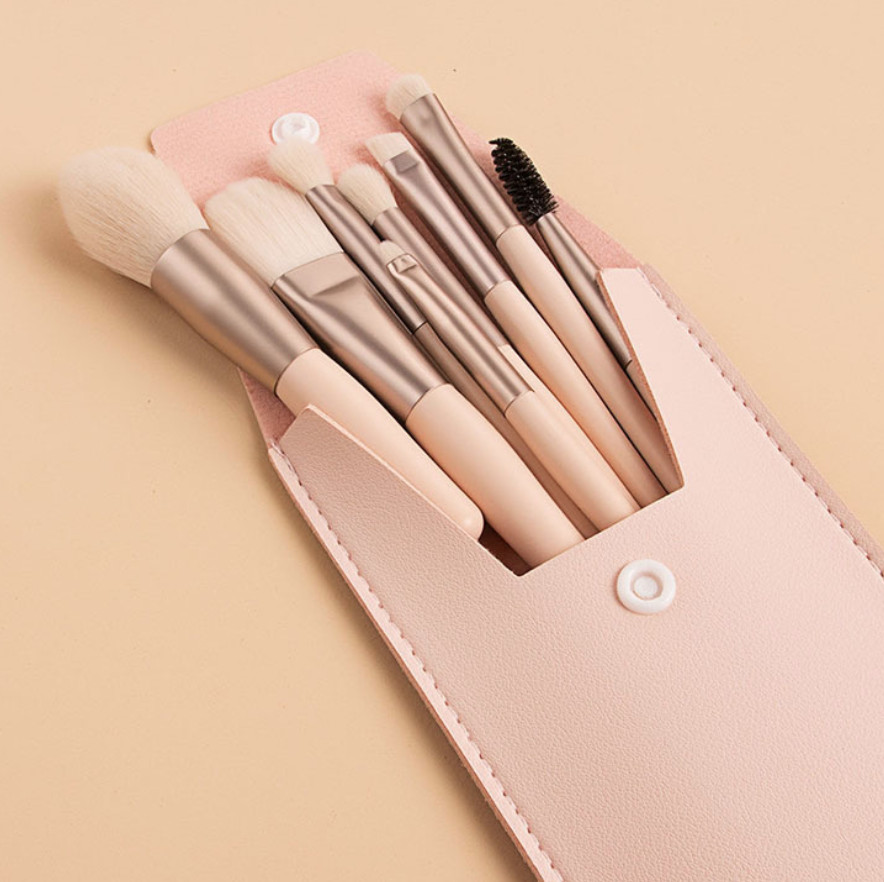 Набір пензлів для макіяжу в чохлі 5550 9 пр. Пудровий (4228410) Набір пензлів для макіяжу в чохлі 5550 9 пр. Пудровий (4228410)